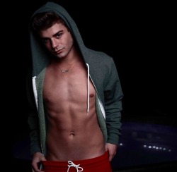 hotcelebs2000:  GARRETT CLAYTON