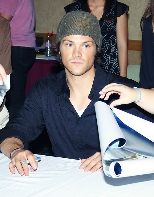 iamsupernaturalsbitch:  Jared @ Eyecon 2008 