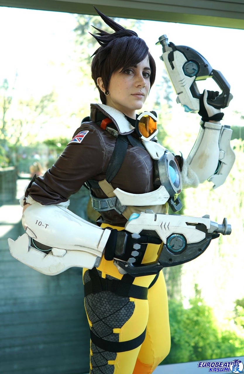 sirenacosplay:  A new photo of Tracer from ECCC! Photo by Eurobeat Kasumi Photography