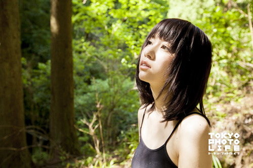 tokyophotolife:   title:森の中で(In The Forest)model:楠ろあ(Roa Kusunoki)twitter:@_ROA666