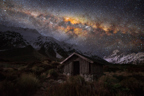 Milky Way rising over Aoraki National Park in New Zealand  js