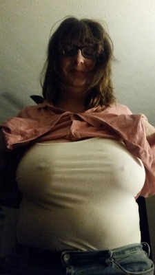 hotwifebeginners:  Wife says “do you want