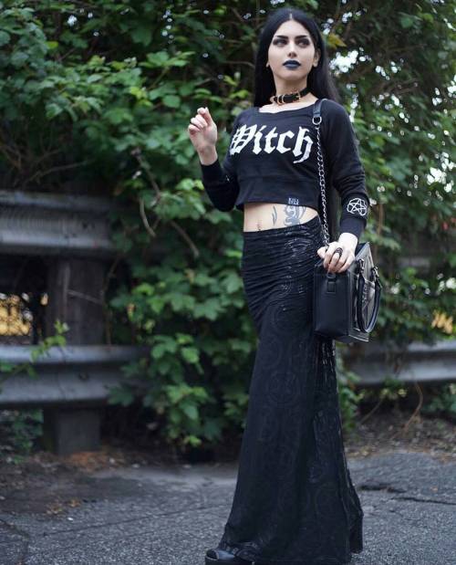 @mahafsoun wearing Indra choker in gold SHOP ➡ WWW.PINKMILKSWEDEN.COM  Photo by: @redraccoons