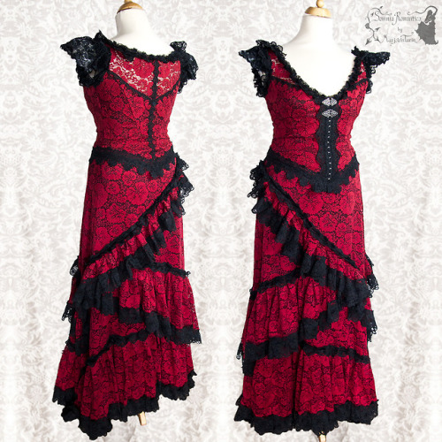 Red with black gown in size L ^^ I wanted it to be a bit flamenco, bit goth, bit Art Nouveau ^^&hell