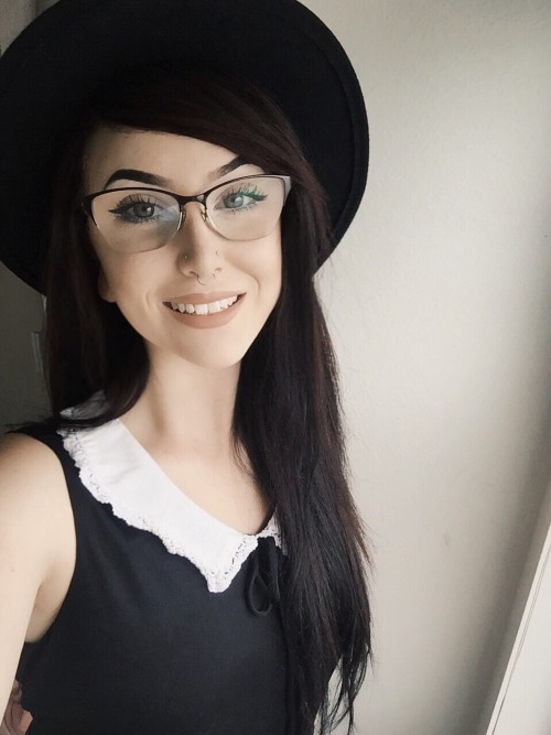 laadyyblue:  I nailed my interview, got hired on spot!🤓