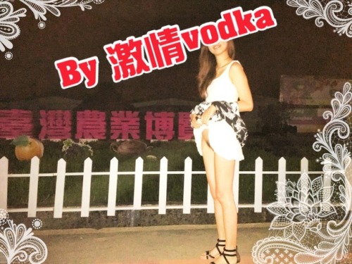 nude-vodka: 慢慢的，進入了夏季， 那種想要刺激著日常生活的邪惡血液 又開始蠢蠢欲動 融入在人群中，在任何可能的時候 我享受著，也感受著 留下足跡，我存在著 請留下你們的意淫讓我可以在夜深人