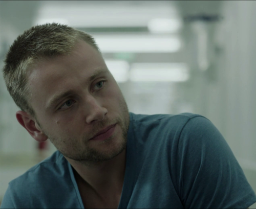 damexculo:  Estoy tan pero tan enamorado de este tío!!!! Me vuelve loco como si fuera un adolescente. 😍😍😍😍😍😍💘💘💘💘💘💘Max Riemelt Ich Liebe dich