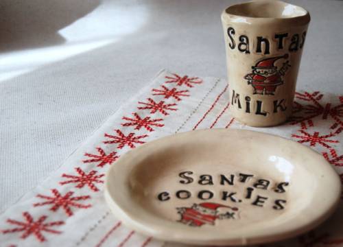 etsyfindoftheday 3 | christmas eve finds | 12.24.19santa cookie plate + milk cup by clayliciousmade 