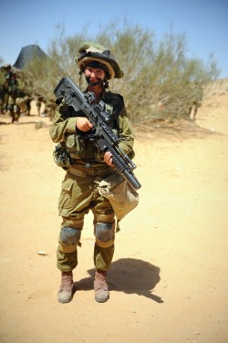 shiny-kit-syndrome:IDF Grenadier girl with Tavor