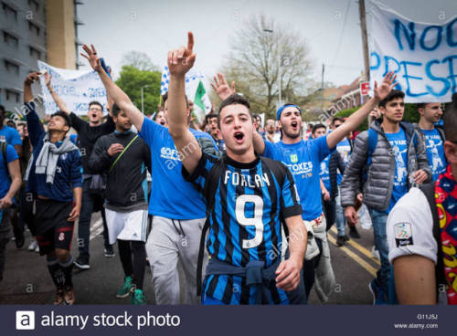 http://www.alamy.com/stock-photo-leicesteruk07th-may-2016up-to-1000-italian-super-fans-of-leicester-