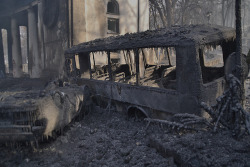 glasmond:  A new set for an apocalypse movie? No.The riots in Kiev. This is happening right now. Those breathtaking pictures were taken by the young and usually happy tumblarian girl RedMisa during her volunteer work at Kiev.  &ldquo;I never thought