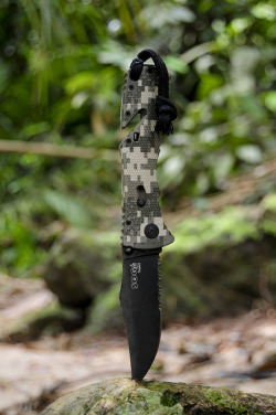 gearaholicsanonymous:  SOG Trident by Steven Wong (ATKR) on Flickr.  Love it