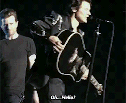 thestylesgifs: “If I can get my guitar