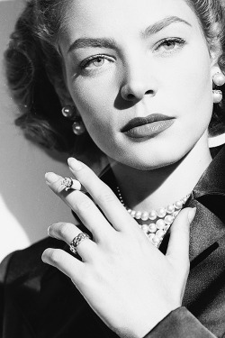  Lauren Bacall in a promotional photo for Young Man with a Horn (1950) 