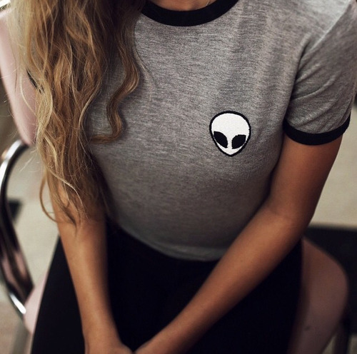 snow-snowwhite:    cute alien tee. girls love so much    