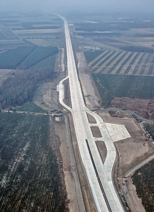 31262:  Aircraft using a stretch of the German Autobahn during Nato’s exercise “Highway 84” in 1984. 
