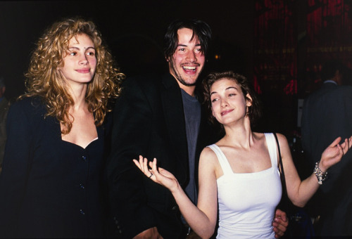 708090svintage:keanu reeves,winona ryder and Julia Roberts in independent spirit awards 1989