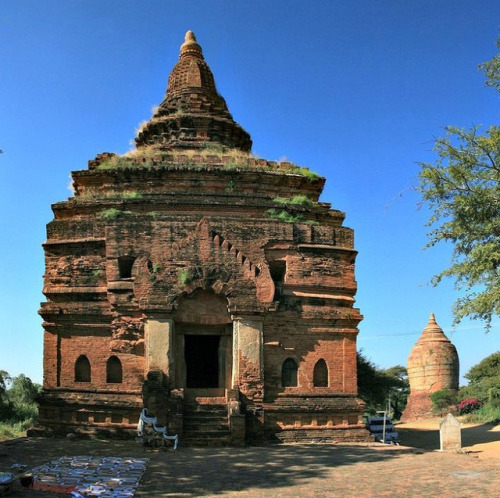 Hindu deities at Nat-Hlaung Kyaung temple, Bagan, M