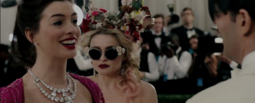 Anne Hathaway as Daphne Kluger in Ocean&rsquo;s 8 official trailer (2018)
