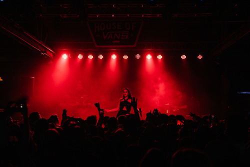 VANS HOUSE PARTIES | BANKSLast night Southern California’s BANKS stunned the House of Vans Chi