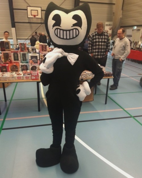 gingerwithhat: Bendy cosplay is done. Tried it out first time at GeekconDK 2018, where I attended th