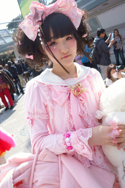 coffeemillk:  Tokyo Street Snap Harajuku (by tomoike_2525)
