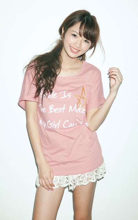 (via CECIL McBEE(セシルマクビー) 【北山詩織コラボ】星＆ロゴTシャツ | FLAG SHOP)
