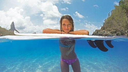 surf-girls: Surf Girls And Waves goo.gl/uSvitn
