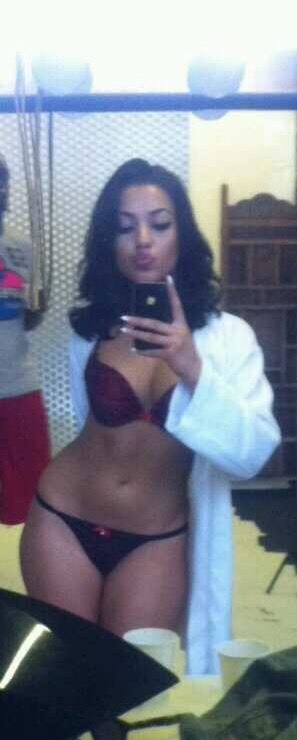 walt1992:  Damn mami your fucking beautiful!