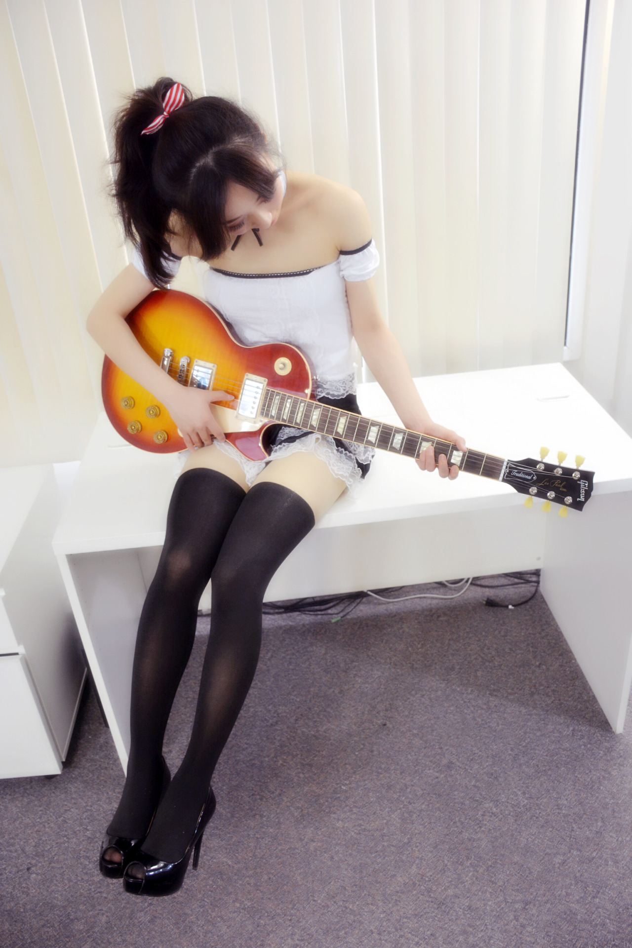 saori-kawaii:  New photo time @saori-kawaii​ ~~ my new Gibson Les Paul~~~ Do I