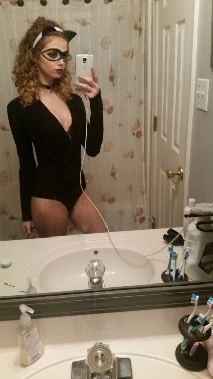 erikanichole99:Who wants to be the Batman to my Catwoman?😘