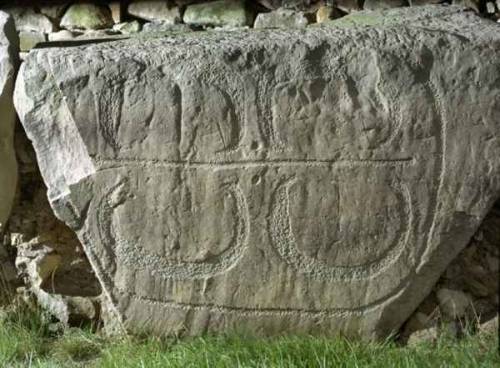 irisharchaeology:Prehistoric rock art at the great Neolithic passage tomb at Knowth, Co. Meath, Irel