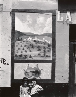 kafkasapartment:  Pulquería, Mexico City, 1926. Edward Weston. Gelatin silver print 