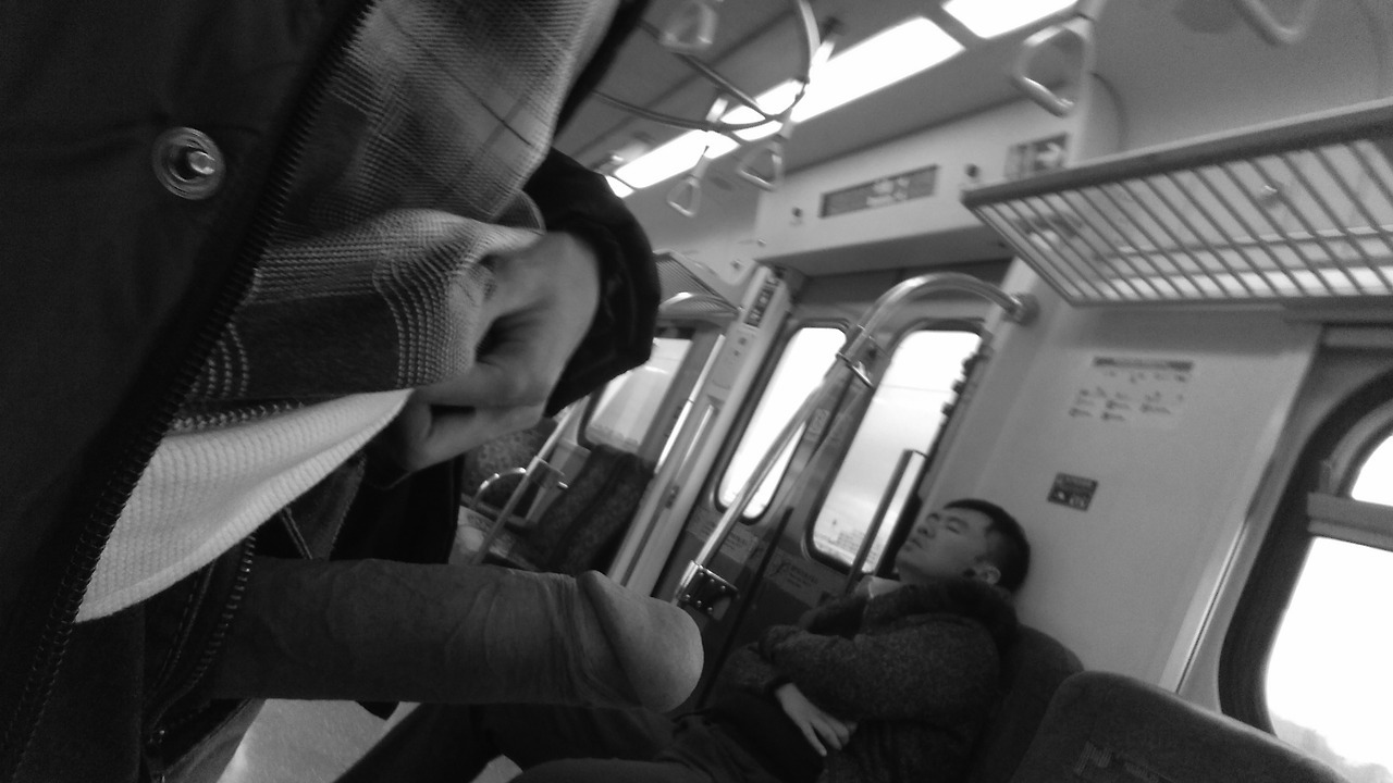 naked-leopard:  那天，我做了一場夢，夢中的我是沒有目的的列車，列車上的搭載的不是乘客，是期待。