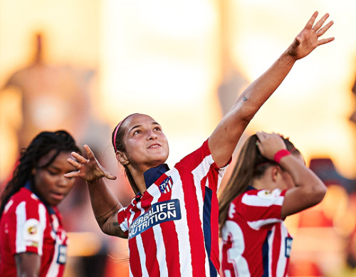 Deyna Castellanos celebrates after scoring during the match between Atletico de Madrid and Logrono a