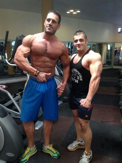londonboy45:  “So, you want me to lift the little guy.  No problem.  How many times?”