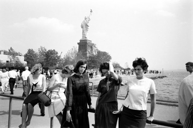 bobbycaputo:  Working as a Rockette: Rare and Amazing Behind the Scenes Photos Capture