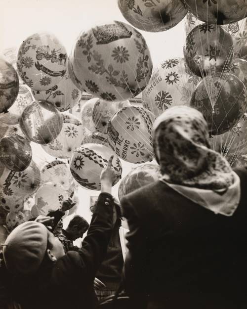 paolo-streito-1264:  Franz Hubmann. Balloons, c. 1960. 