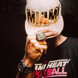 whitehot-heat:  -heat:  @chrisbosh: I’m glad I’m staying. Looking forward to starting a new chapter in Miami’s book!  #loyal