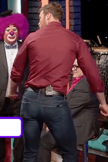 denverfaceseat:

kensprof:Derek Theler
I’d really like to get a face message with that ass!  Clothed or not… Stinkface me then sit on my face.

Honestly this is the person I want to sit on it face the most! #derek theler