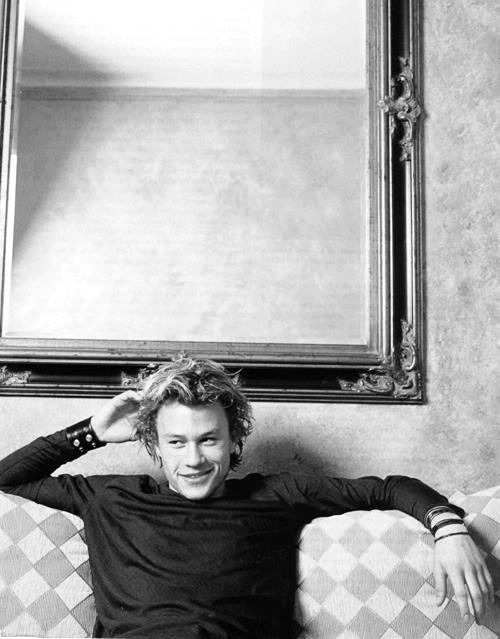 heath-ledgerr:  *sets as background on everything*
