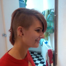 animal-and-human-liberation:  neue frisur :D  &lt;3