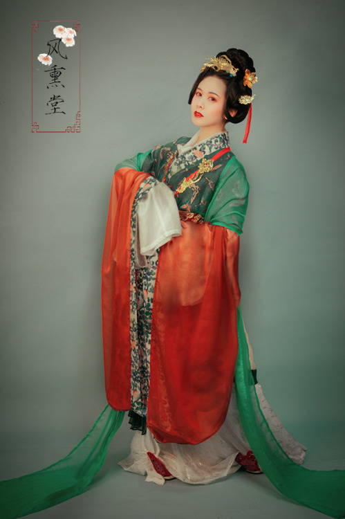 Traditional Chinese hanfu by 风熏堂