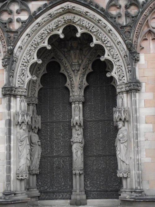 ghostlywriterr:Gothic doors