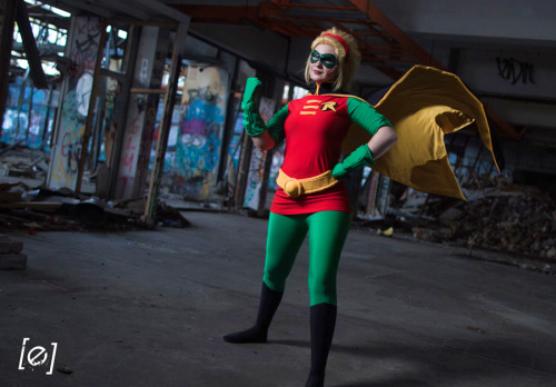 breathless-ness:  Stephanie Brown the 4th Robin.I love everything about this costume :D was so easy to make and very comfortable to wear Costume made and worn by Breathless-ness / DA / FBPhotography by E PhotographyMask by 4th Wall Design 