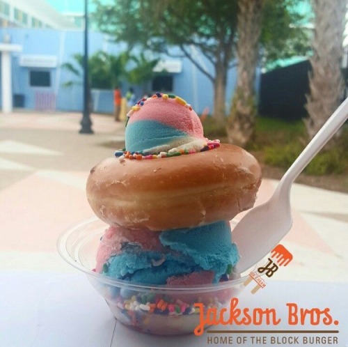 anunexplainablediva:  gregwuzhere:  molothoo:  These heart attacks look good asf tbh  The Luther burger!  YO WHERE IS THIS LOCATED??  @anunexplainablediva Miami