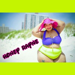 honeyrayne:  Smile… it’s contagious #BBW #BBWFashion #PlusSize