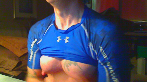 Porn photo muscleox:In workout wear…then pulled up