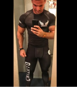 pariscompression:  Hot Guy