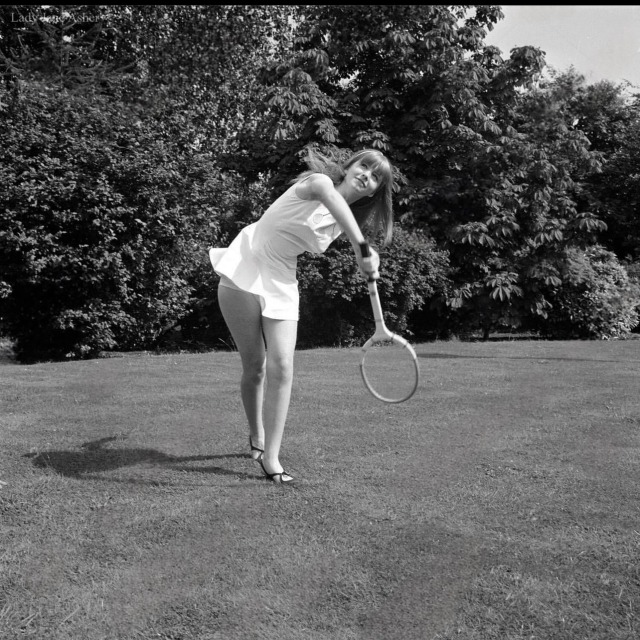 Beautiful Jane Asher portrayed while playing tennis. June 19th, 1965. From shutterstock website🌺🌹🌺
Via @ladyjaneasher 